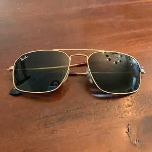 Tortoise Shell Wayfarer Ray Ban Sunglasses w/ Case